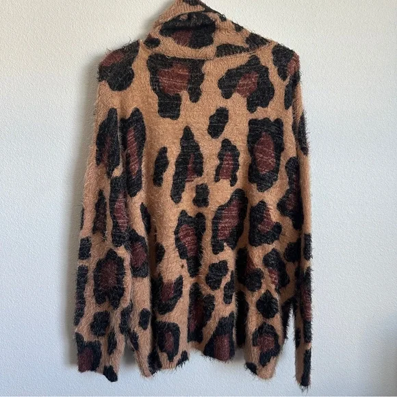 NWOT Show me your MuMu cheetah fever fuzzy turtle neck sweater - Picture 8 of 8